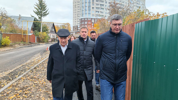 Губернатор проследит за тем, чтобы в микрорайоне Юрьевец поставили лавочки
