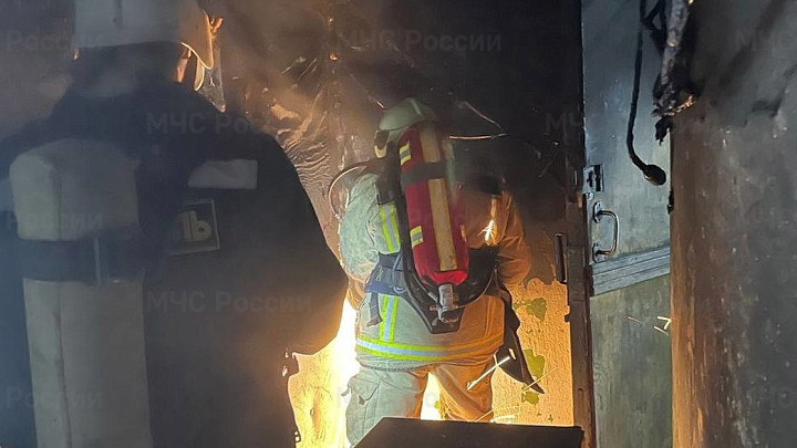 В первый день 2026 года в Коврове на пожаре в многоквартирном доме два человека