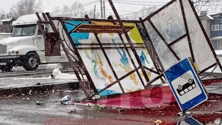 Остановочный павильон едва не убил человека в Александрове