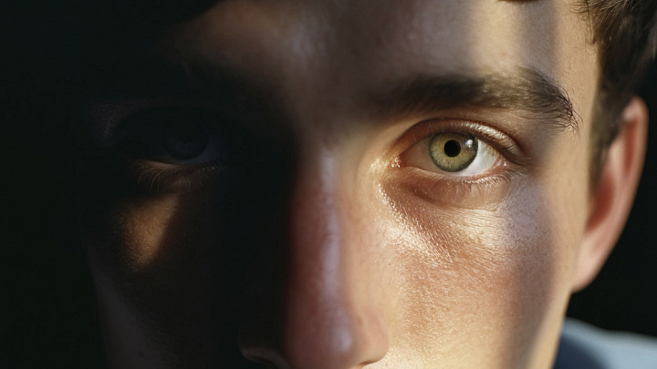 Соцфонд отказался признавать несчастным случаем травму, которую работник получил на дороге перед заводом