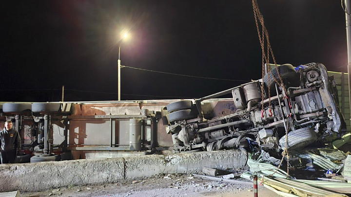 На трассе М-7 в Петушках погиб врезавшийся в шумозащитные щиты дальнобойщик