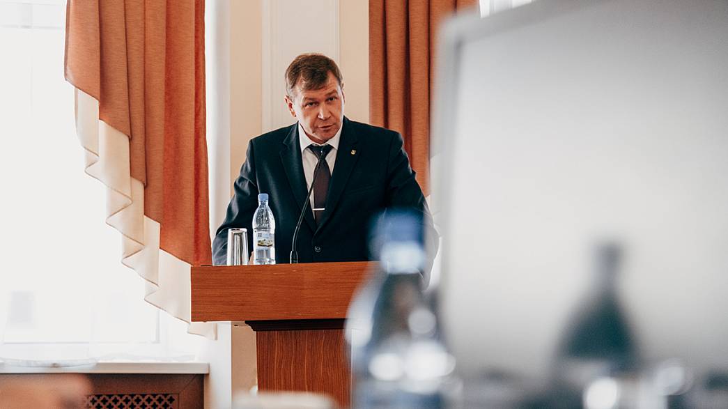 Законодательное Собрание решило не обсуждать скандальную ситуацию с попыткой Анатолия Курганского снова избраться главой администрации Камешковского района