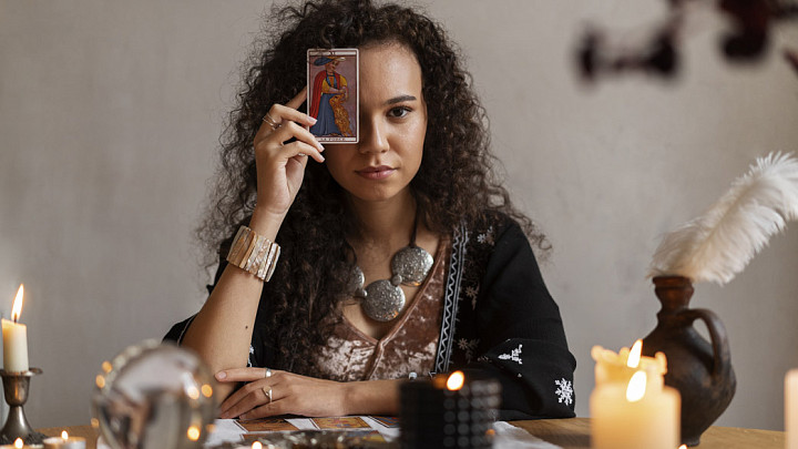 «Волшебницу Марию», обобравшую клиенток, не посадят в тюрьму из-за ребенка