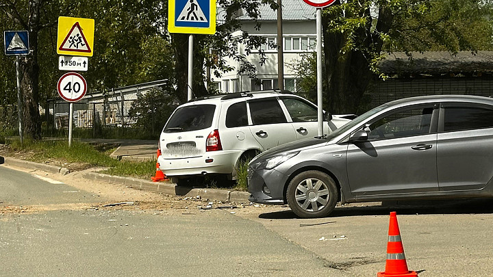 В Коврове «Лада» сбила пешехода на тротуаре. Женщина погибла