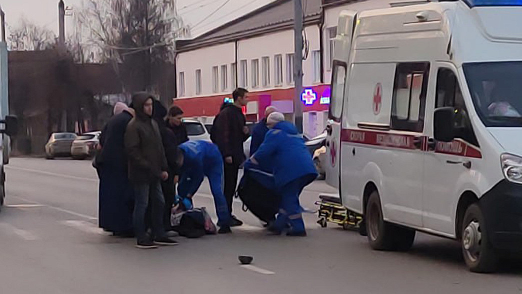 9-летнюю девочку на пешеходном переходе сбил «КАМАЗ»