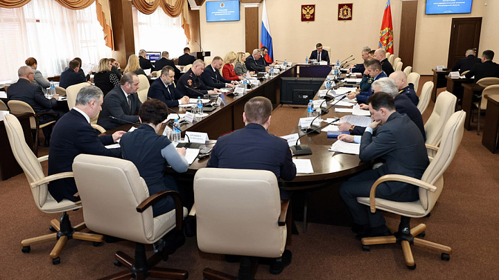 Губернатор Авдеев заявил о необходимости повышения эффективности мониторинга школьной среды