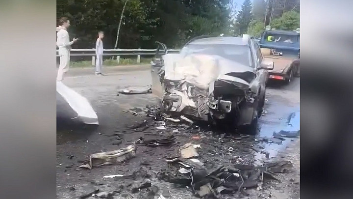 В лобовом столкновении на федеральной трассе пострадали трое человек