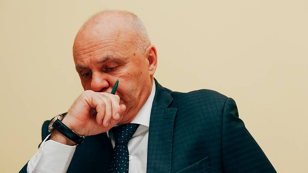 Глава города Владимира Андрей Шохин пригрозил директорам школ увольнениями, если они продолжат брать с родителей деньги на охрану