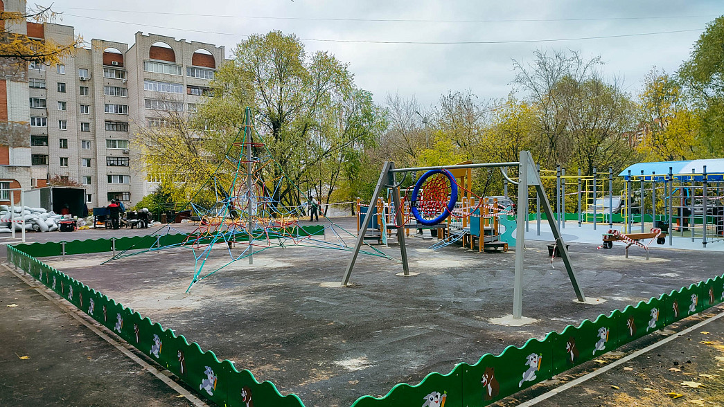 Во Владимире завершается строительство детской площадки с футбольным полем