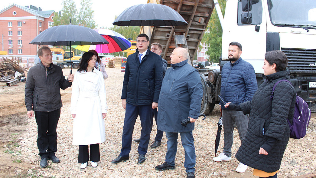 «Строительный час» с Авдеевым: чиновники и строители обсудили, как ведутся работы на значимых соцобъектах Владимирской области