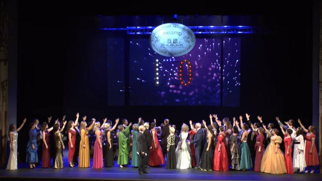 Российские и зарубежные театры поборются во Владимире за хрустальную шапку Мономаха
