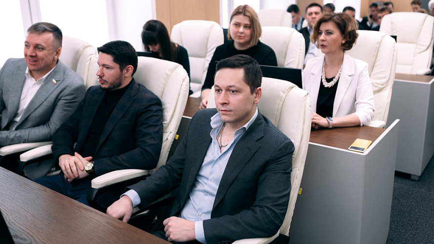 Единороссы сыграли в поддавки с оппозицией при катастрофически низкой явке