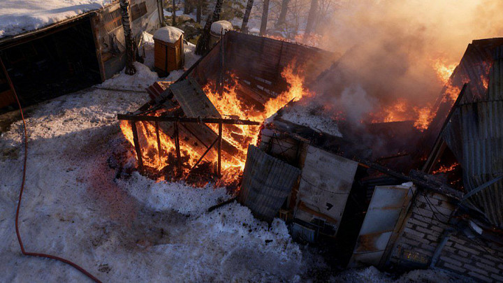 Огонь уничтожил конюшню в клубе «ХорсиЯ»