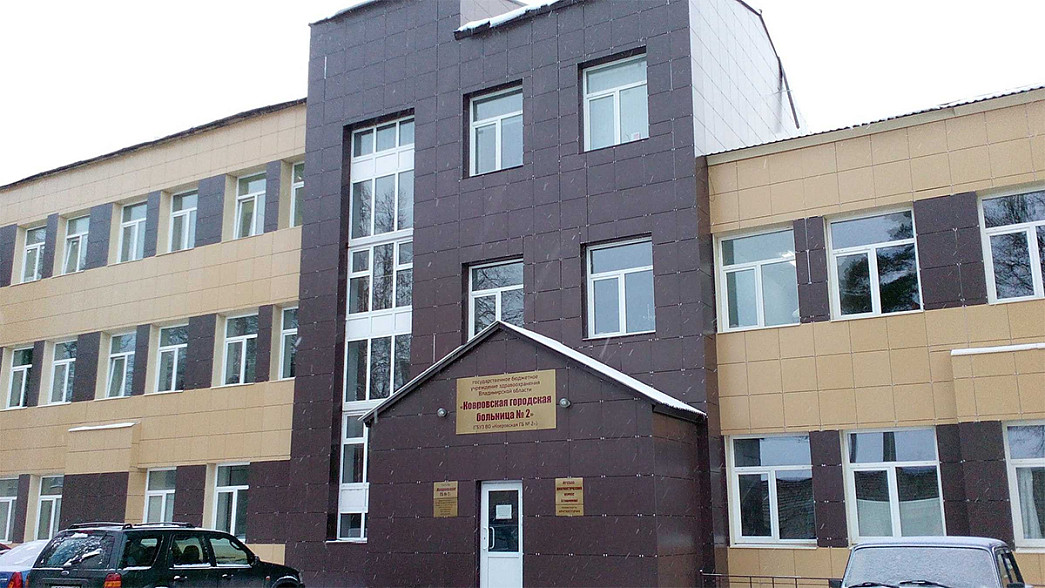 Ковровская поликлиника встретила сезон дождей с частично вскрытой крышей
