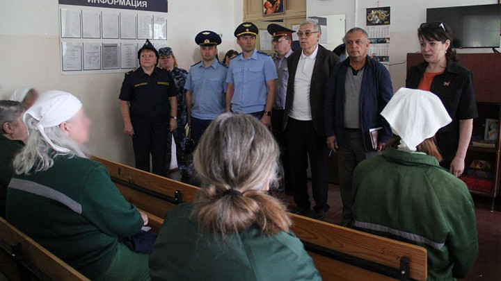 Начальнику женской колонии внесено представление из-за жалоб заключенных