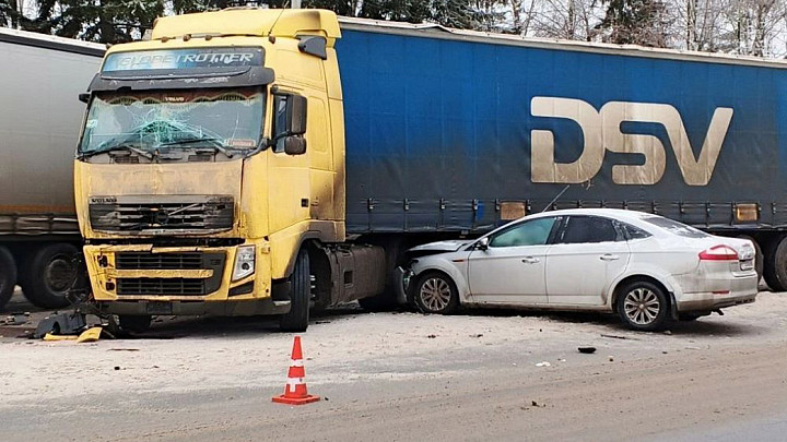 Авария с 10 машинами на трассе М-7 в Павловском