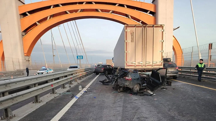 В районе окского моста на трассе М-12 под Муромом ранним утром 3 ноября произошла массовая авария