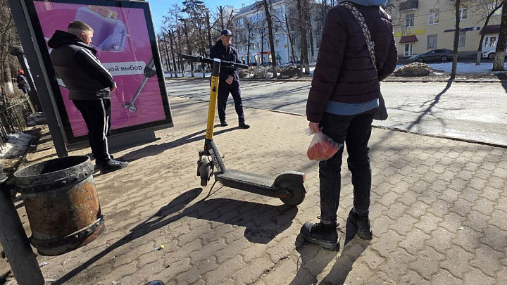 Во Владимире хотят штрафовать за брошенные самокаты