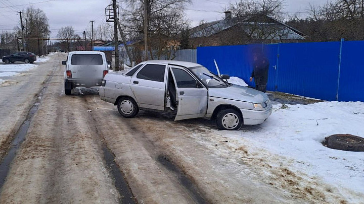 Водителя, наехавшего на побившего его дубинкой участкового, приговорили к реальному сроку