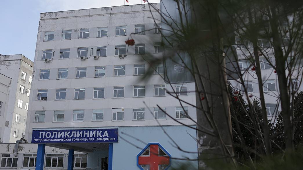 В поликлинике №5 города Владимира в разгар приема пациентов осыпался фрагмент навесного потолка