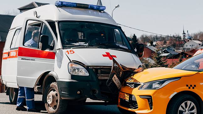 Авария в центре Владимира: «скорая помощь» врезалась в такси