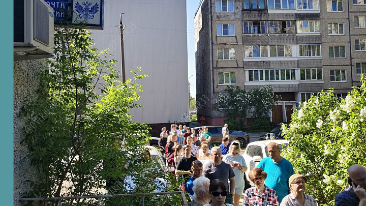 Почему во Владимире к почтовому отделению выстроилась очередь?