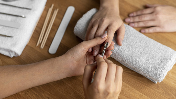 Жительница Владимира притворилась мастером по маникюру, чтобы почти полгода отдыхать в Армении за государственные деньги