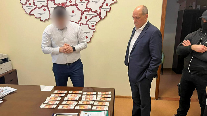 Как на столе главы владимирского минздрава появились деньги