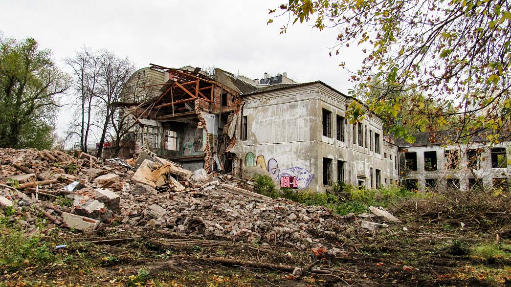 На Студеной горе во Владимире начали сносить руины бывшей спортшколы