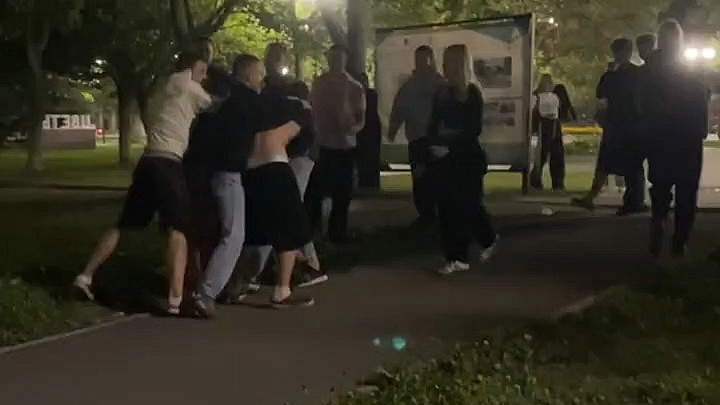 Владимирская полиция устанавливает участников массовой драки в сквере имени героя СВО