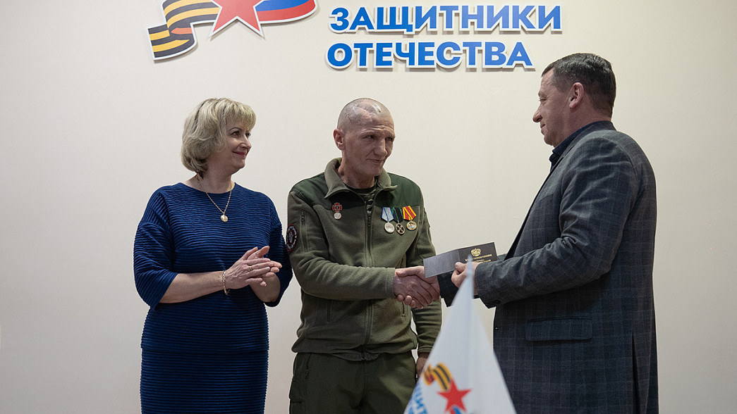 Владимирским бойцам ЧВК «Вагнер» выдают удостоверения ветерана боевых действий