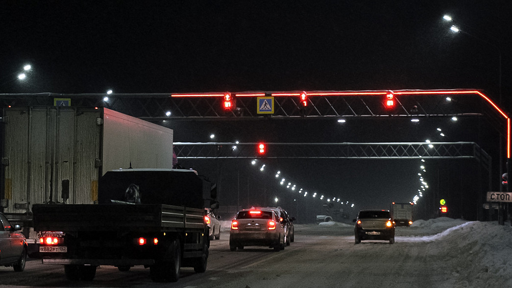 Светофоры на федеральной трассе М-7 подсветили дополнительной светодиодной иллюминацией