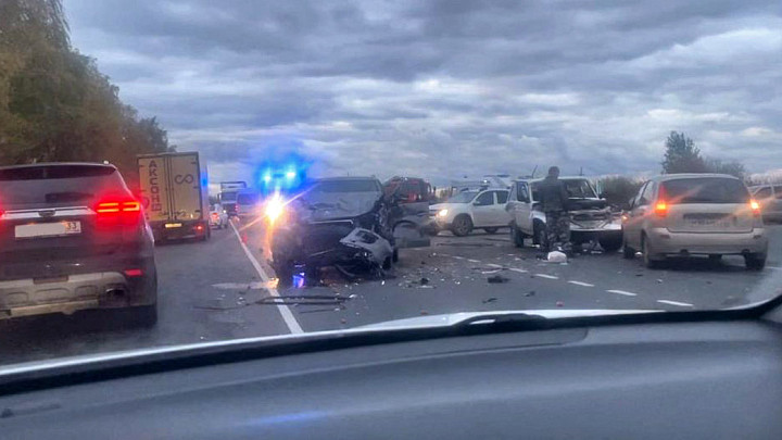 В массовой аварии на дороге между Владимиром и Суздалем пострадали четверо человек, в том числе подросток