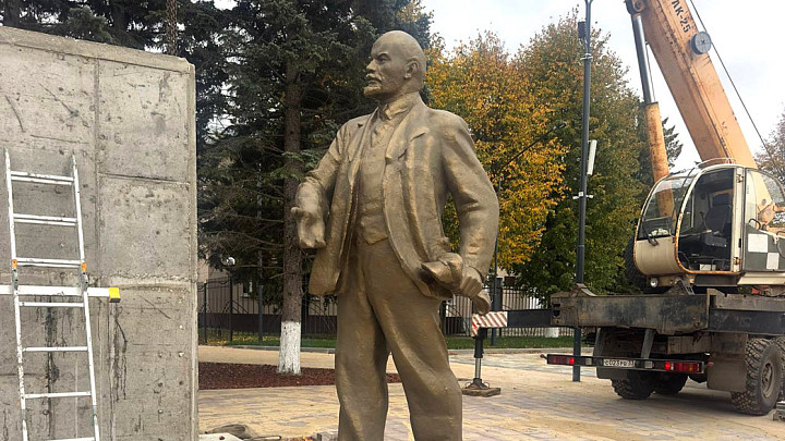 Бронзовый Ильич после реставрации вернулся на главную площадь города