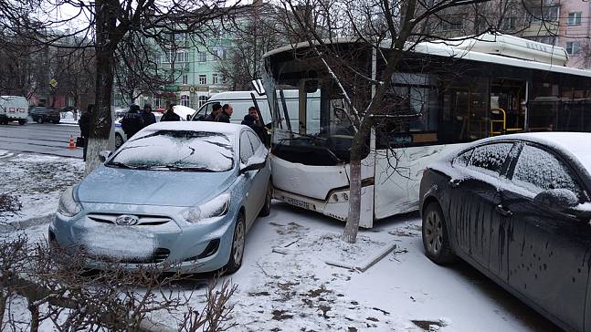 Утро 28 марта стало одним из самых аварийных во Владимире