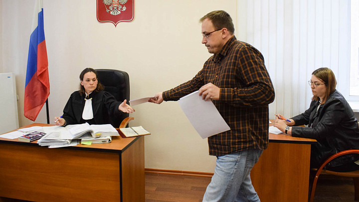 Обвиняемый в клевете на чиновников Борисов потребовал возвратить дело прокурору