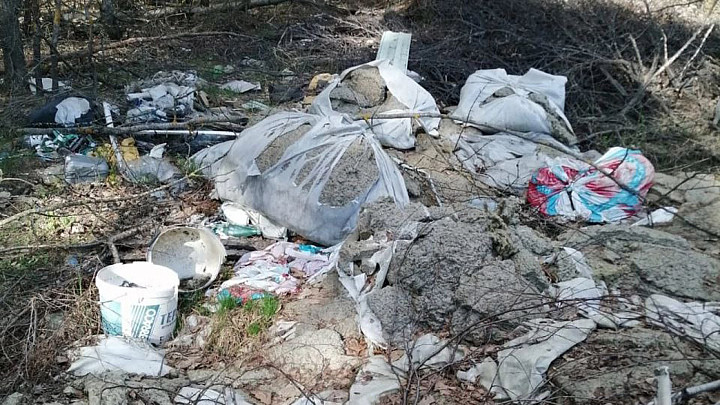 Во владимирских лесах обнаружена гигантская свалка мусора