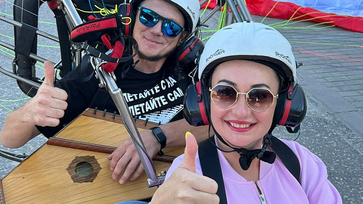 Директор колледжа спустилась с неба. Самое оригинальное поздравление с 1 Сентября