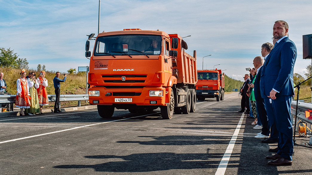 На мосту на въезде в Суздаль разрезали красную ленточку