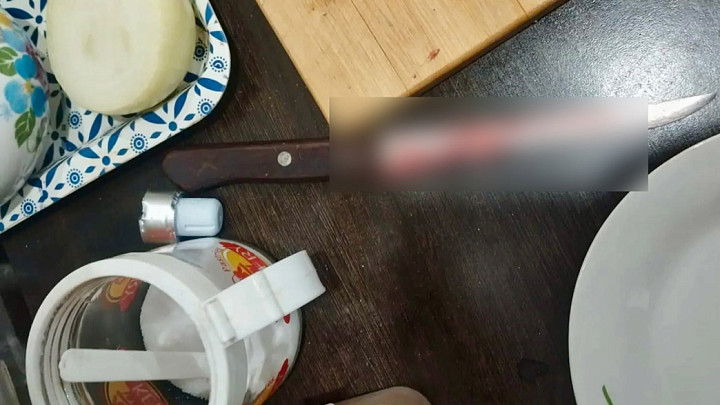 Мужчины пригласили дам выпить, а потом одной из них перерезали горло