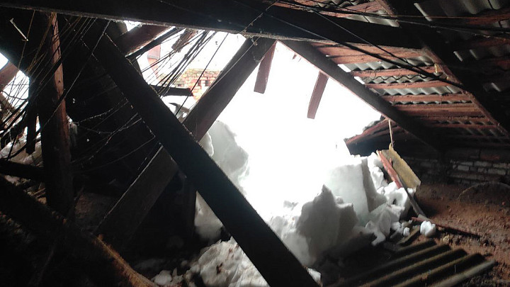 Хроника владимирского «крышепада»: кровли поехали у домов в Лакинске, Муроме и Коврове