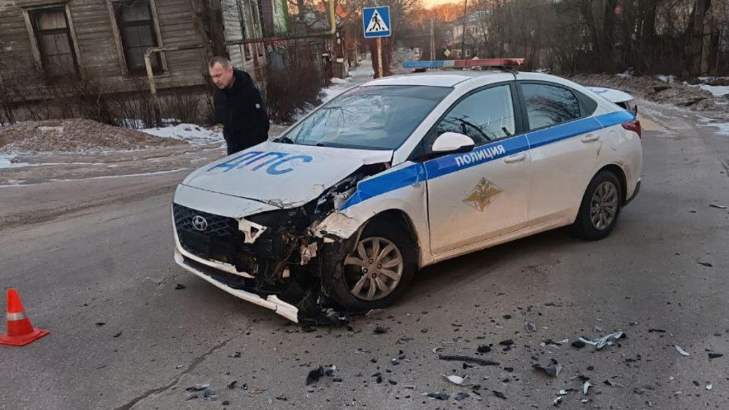 Виновником аварии с полицейской машиной назвали водителя автомобиля Mazda