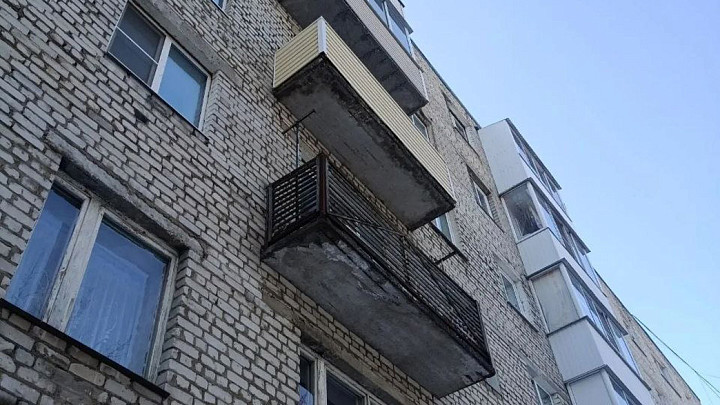 Директора управкомпании будут судить за травмирование девочки упавшим с крыши снегом