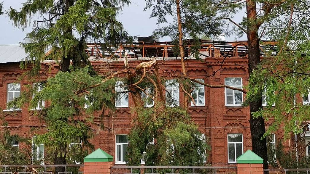 В Гороховце оценивают стоимость ремонта крыши Центральной районной больницы, которую снесло ураганным ветром