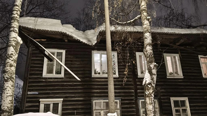 Новые пострадавшие от снежного «крышепада»