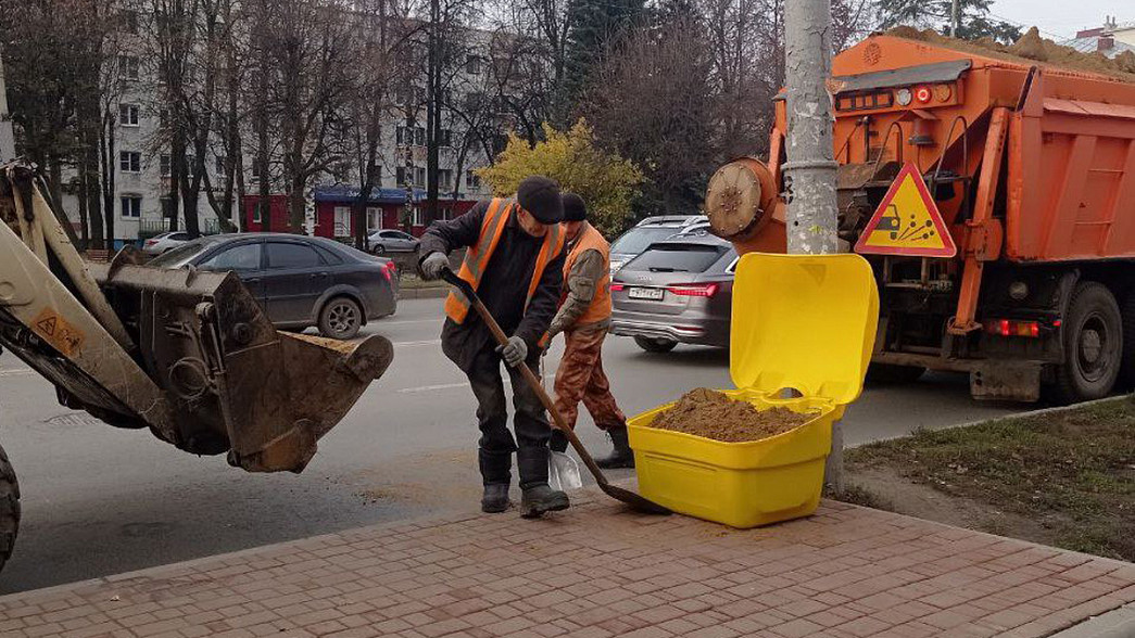 Зачем на остановках общественного транспорта во Владимире ставят желтые ящики?