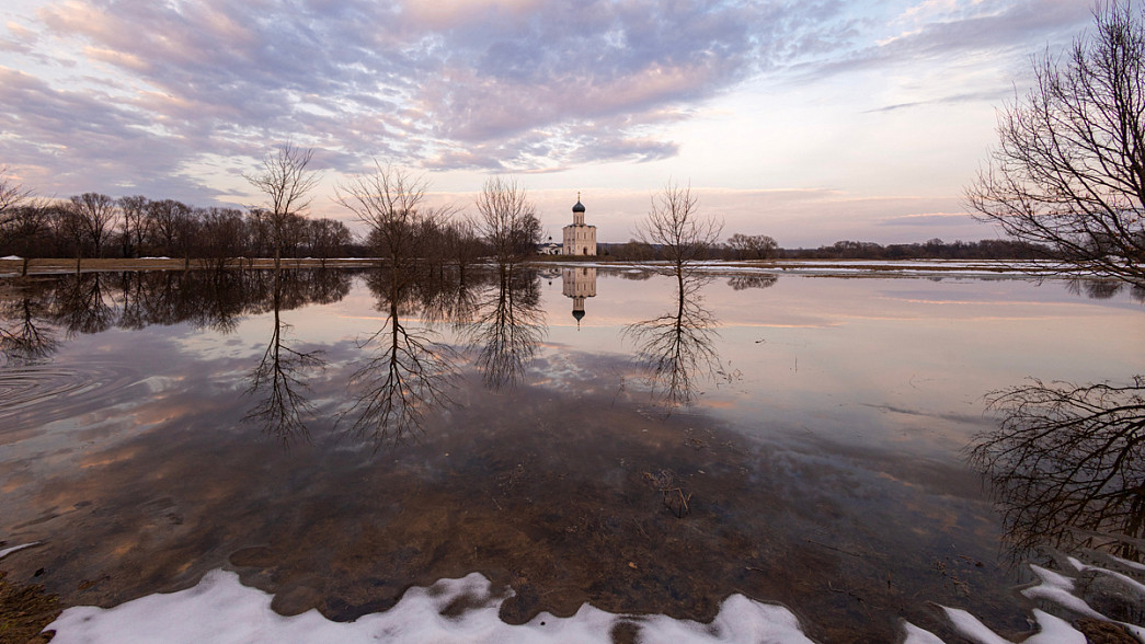 Любителей водных прогулок к шедевру белокаменного зодчества ждут в МЧС