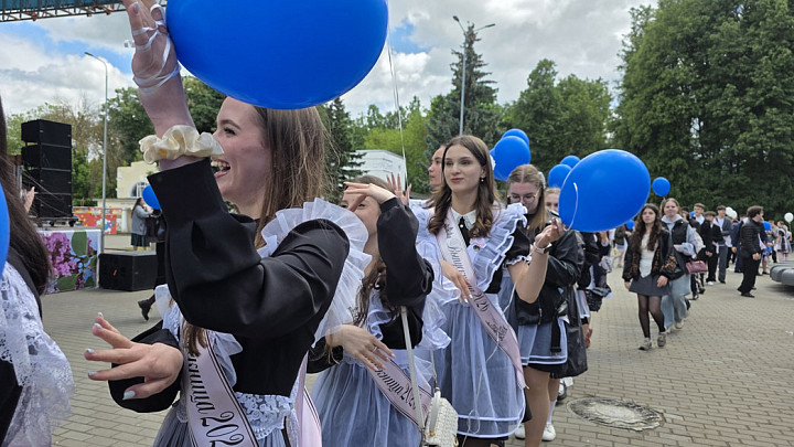 В Центральном парке Владимира прозвенел Последний звонок