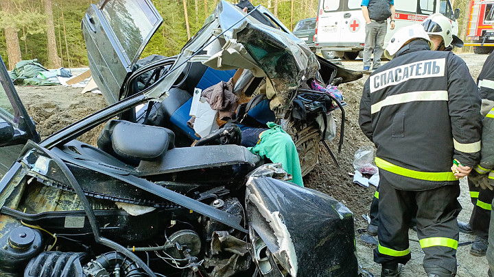 В столкновении «ВАЗ-2115» с автофургоном погиб водитель легковушки