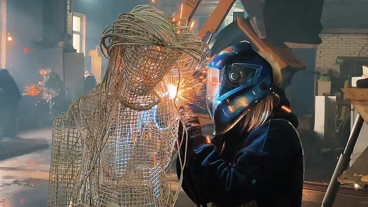 Примета весны. Владимирские садовники латают фигуры для будущих клумб